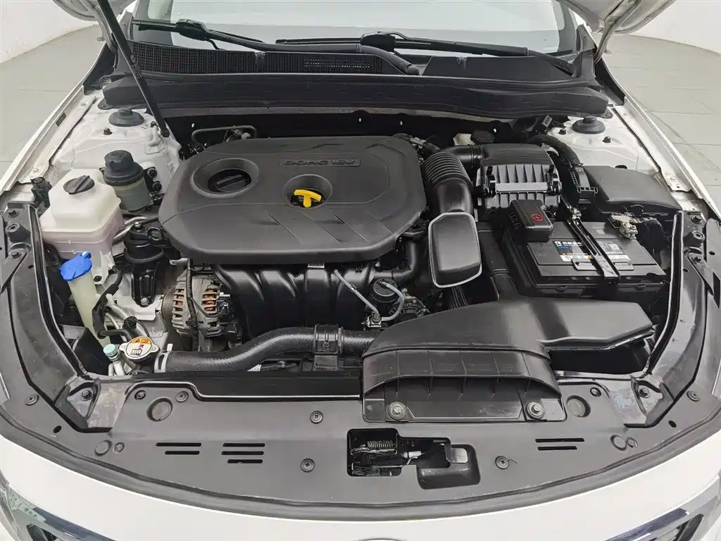 Kia K5 2015 2.0L Automatic LUX фото 6