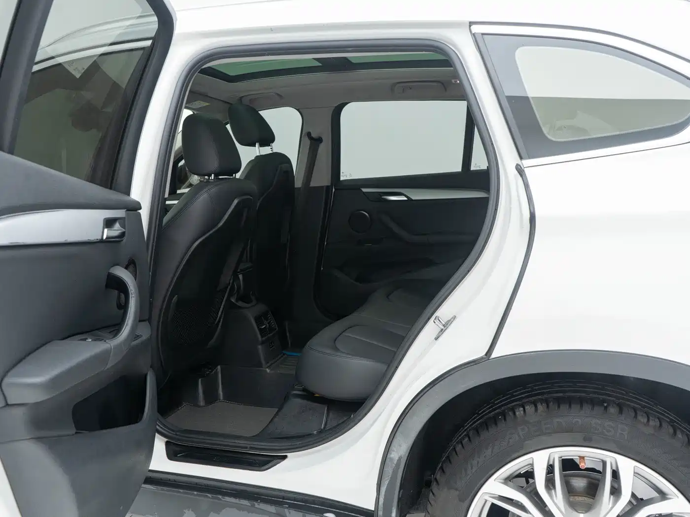 BMW X1 2019 sDrive20Li Leading Model фото 7