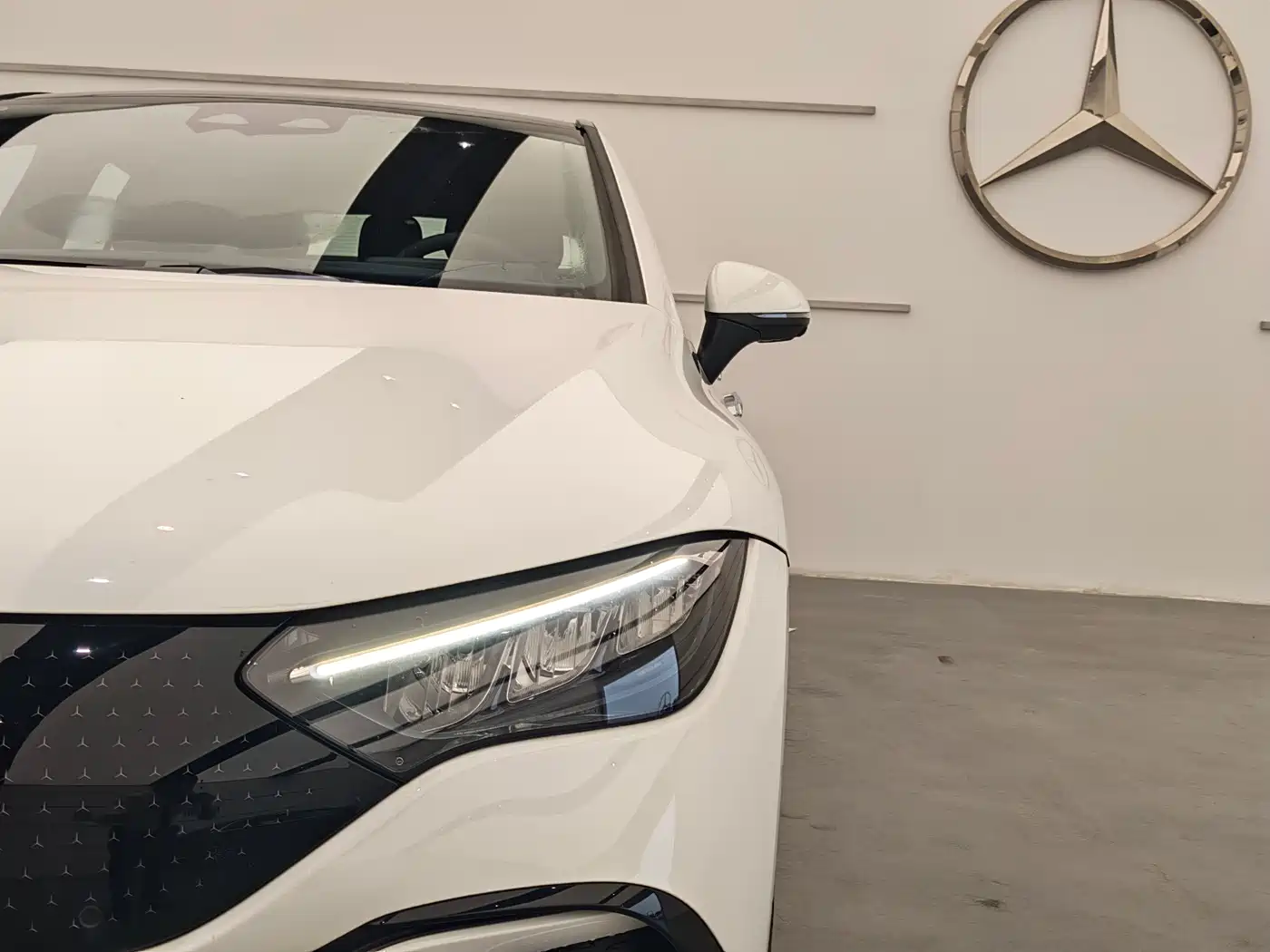 Mercedes-Benz EQE 2025 Model 500 4MATIC Luxury Edition фото 7