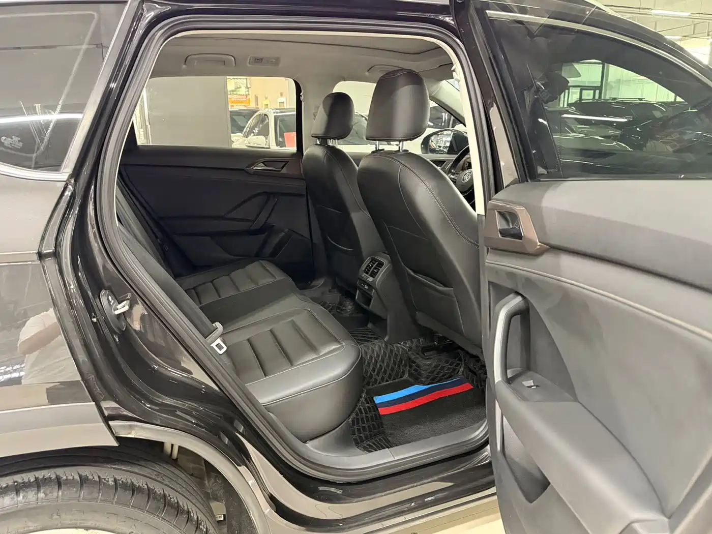 Volkswagen Tharu 2022 280TSI FWD Luxury Edition фото 12