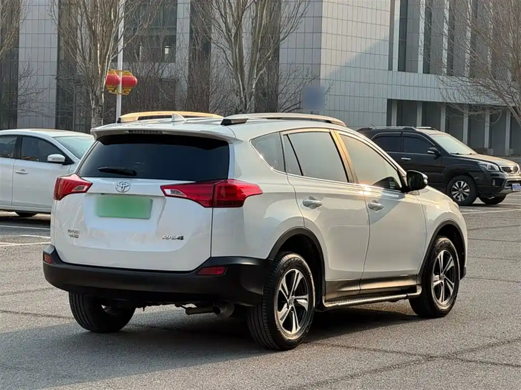 Toyota RAV4 Rongfang 2015 2.0L CVT 2WD Trend Edition фото 11