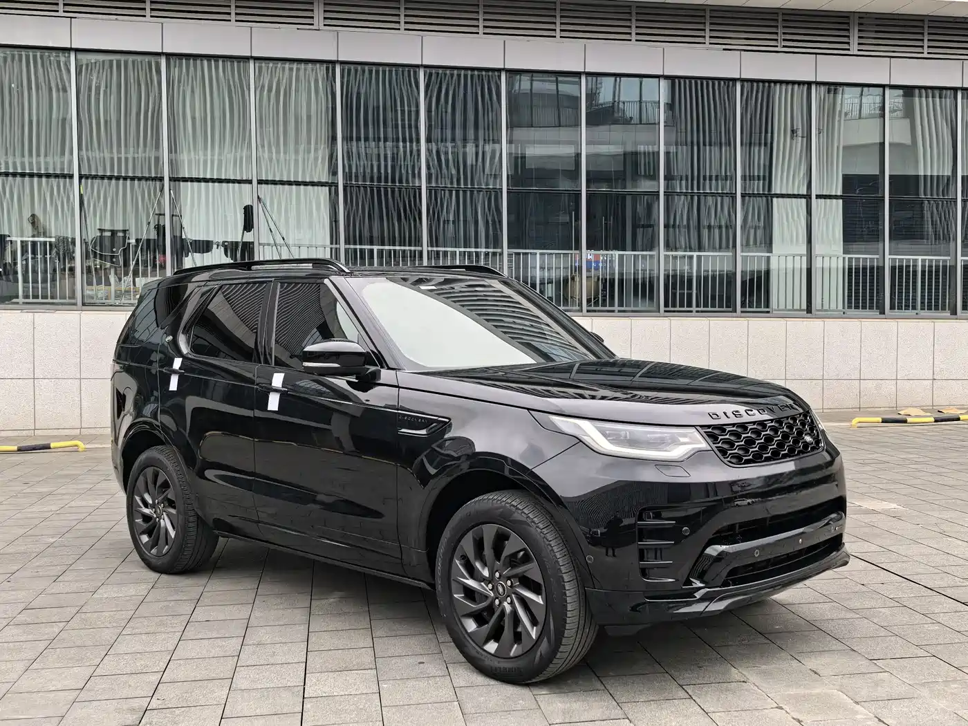 Land Rover Discovery 2023 360PS R-Dynamic S фото 3