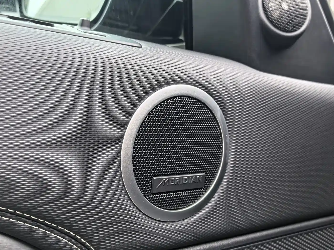 Land Rover Discovery 2023 360PS R-Dynamic S фото 10