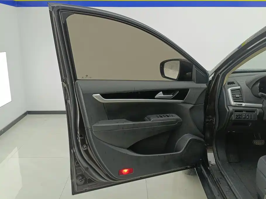 Dongfeng Aeolus Dongfeng Fengshen AX7 2015 2015 2.0L Automatic Smart Joy