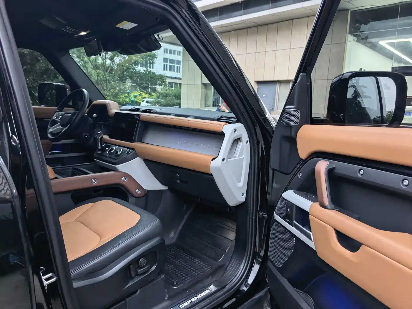 Land Rover Defender 2024 110 3.0T P400 X-DYNAMIC HSE фото 7