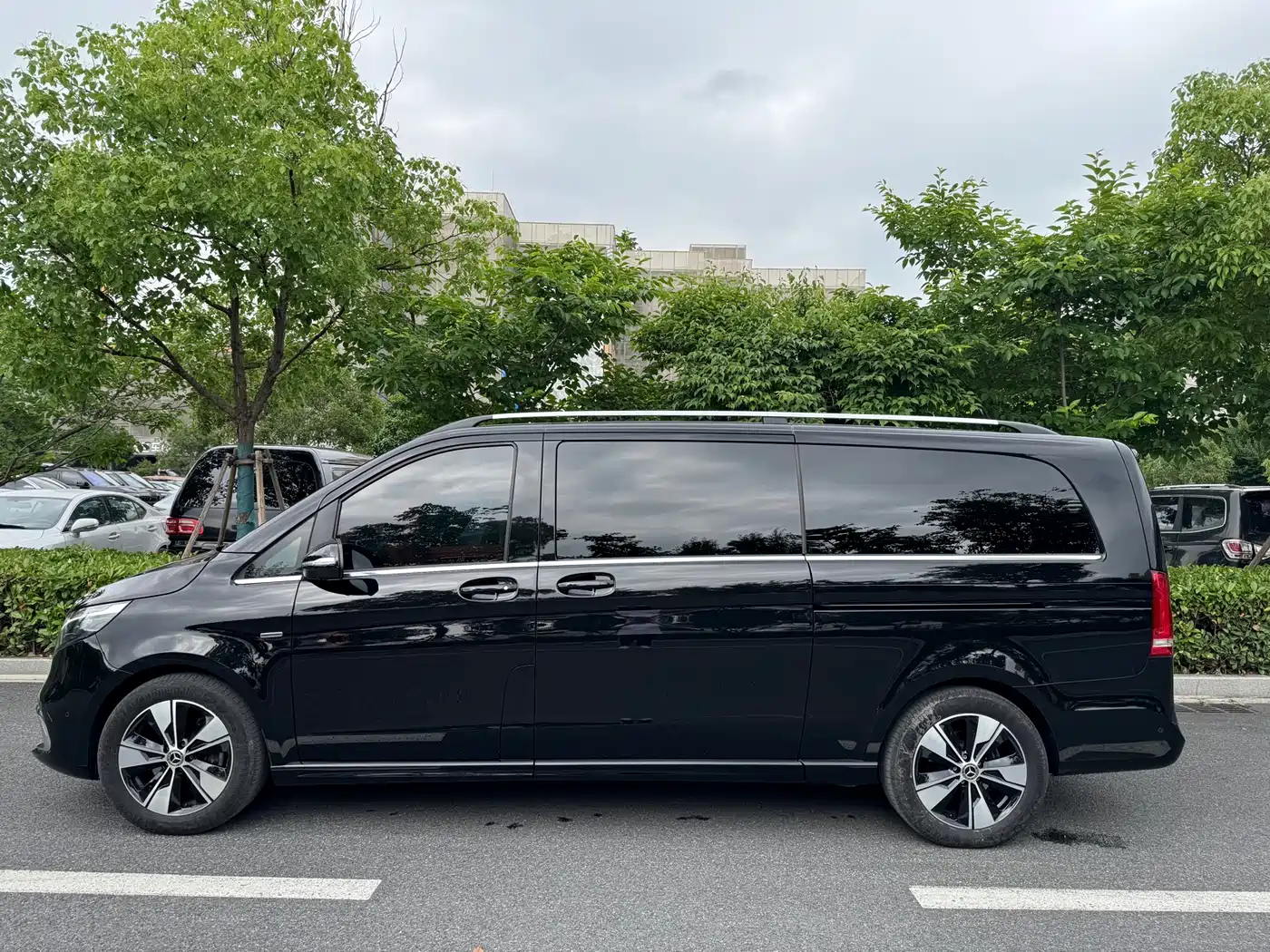 Mercedes-Benz V-Class 2022 V 260 L Long Wheelbase Prestige Edition фото 12