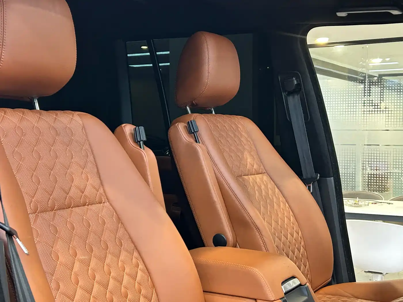 Land Rover Discovery 2015 3.0 SC V6 SE фото 9