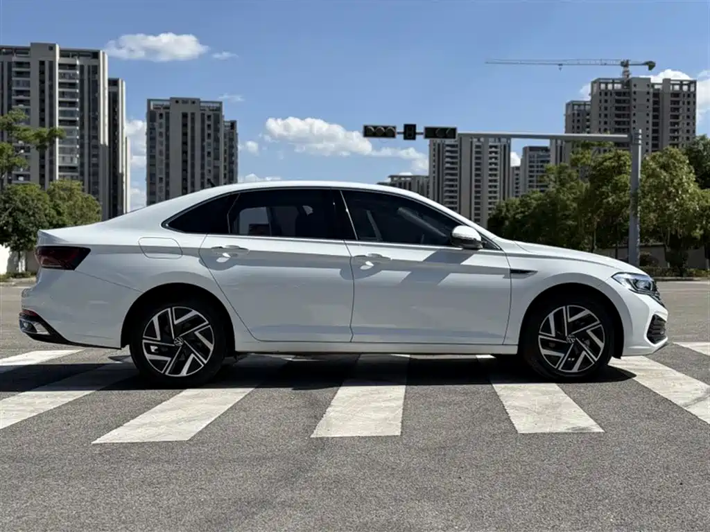Volkswagen Sagitar 2023 300TSI DSG Surpassing Edition фото 12