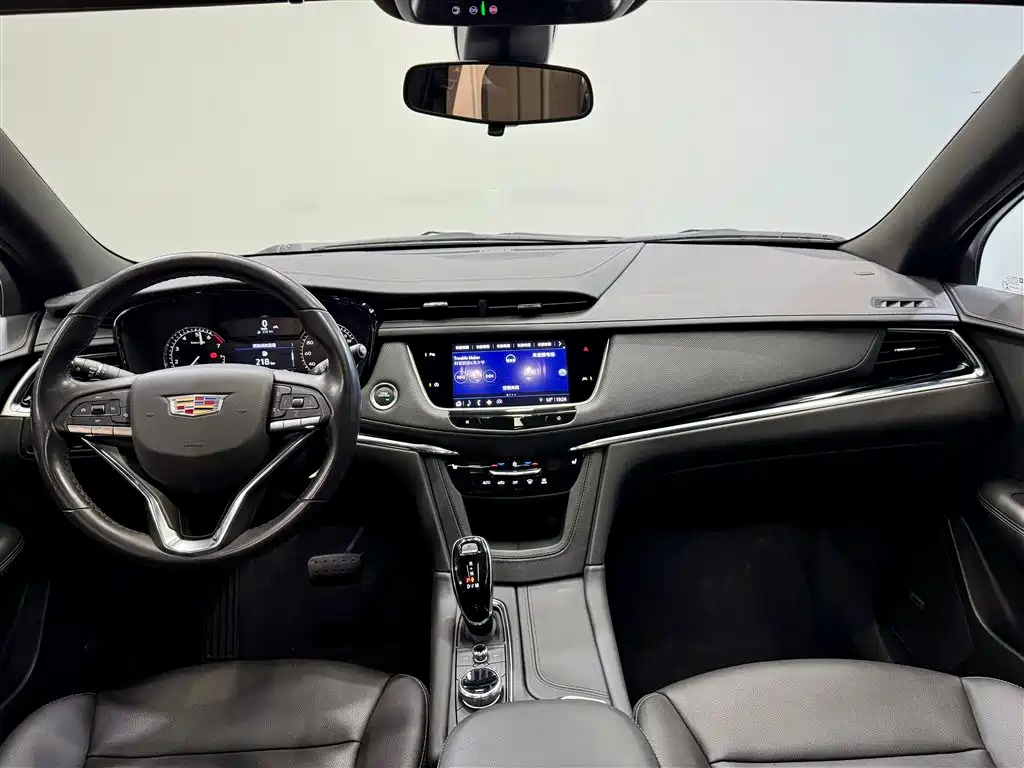 CADILLAC XT6