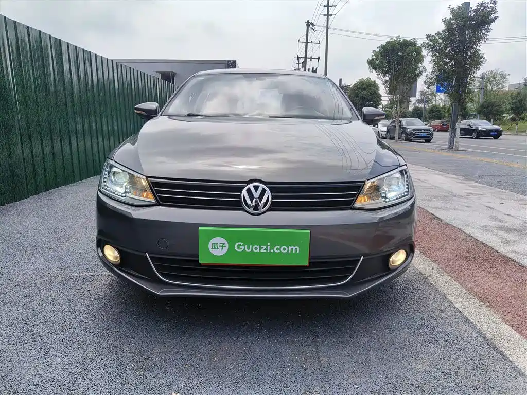 Volkswagen Sagitar 2014 Facelift 1.6L Automatic Comfort фото 3