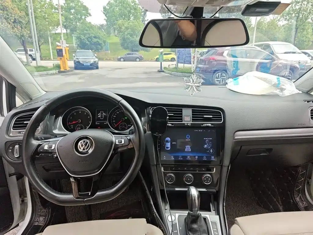 Volkswagen Golf 2017 230TSI Auto Luxury Millionth Anniversary Edition фото 13