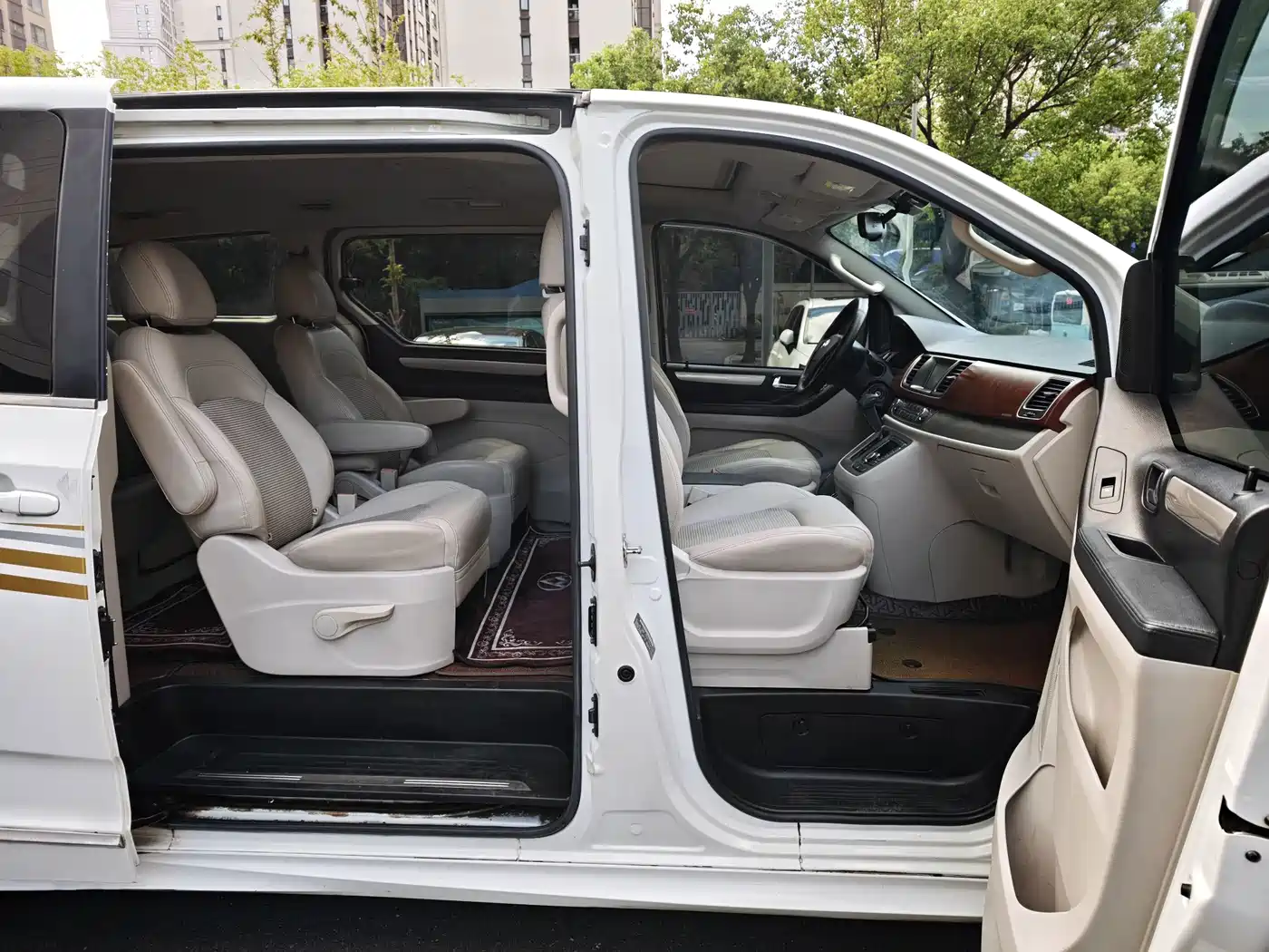 SAIC Maxus Maxus G10 2017 2016 1.9T Automatic Luxury Diesel China V