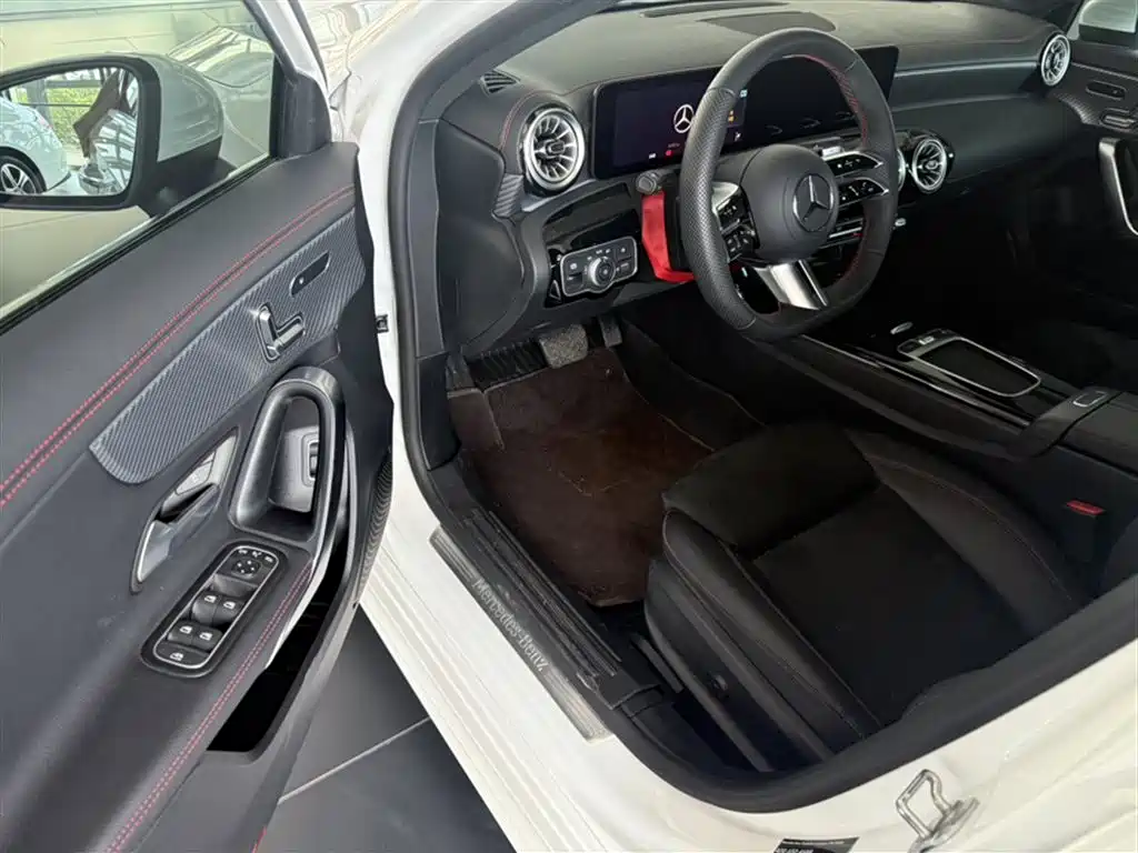 Mercedes-Benz A-Class 2025 A 200 L Fashion Edition фото 16
