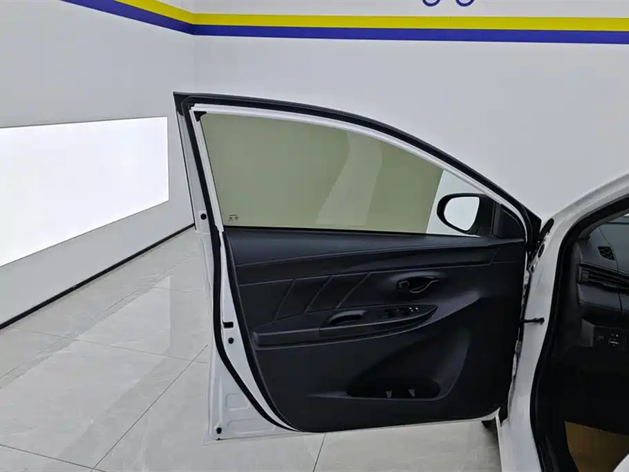 Toyota YARiS L Zhi Xiang 2022 1.5L CVT Leading PLUS Edition фото 7