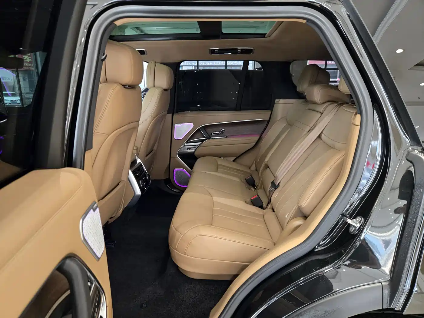 Land Rover Range Rover 2024 3.0 L6 360PS Golden Age Edition фото 12