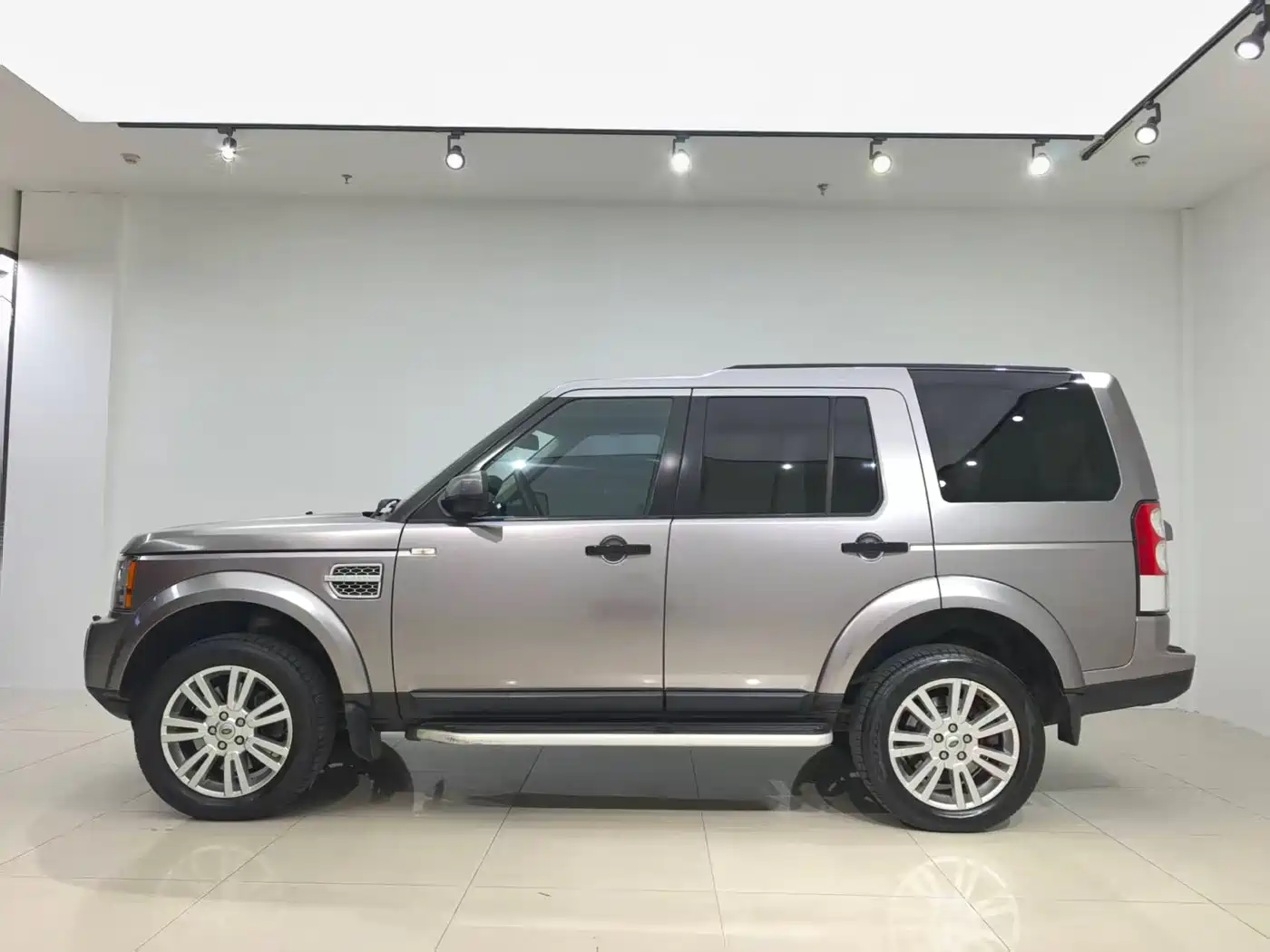 Land Rover Discovery 2010 5.0 V8 HSE Gasoline Version фото 3