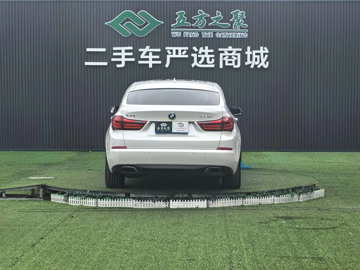 BMW 5 Series GT 2015 528i Leading фото 17