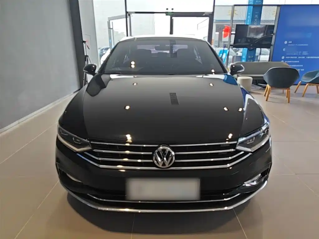 Volkswagen Magotan 2020 330TSI DSG Luxury фото 3