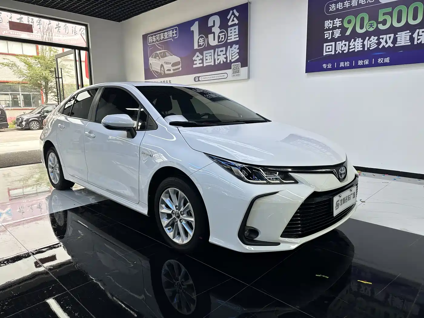Toyota Corolla 2021 Hybrid 1.8L E-CVT Elite Edition фото 3