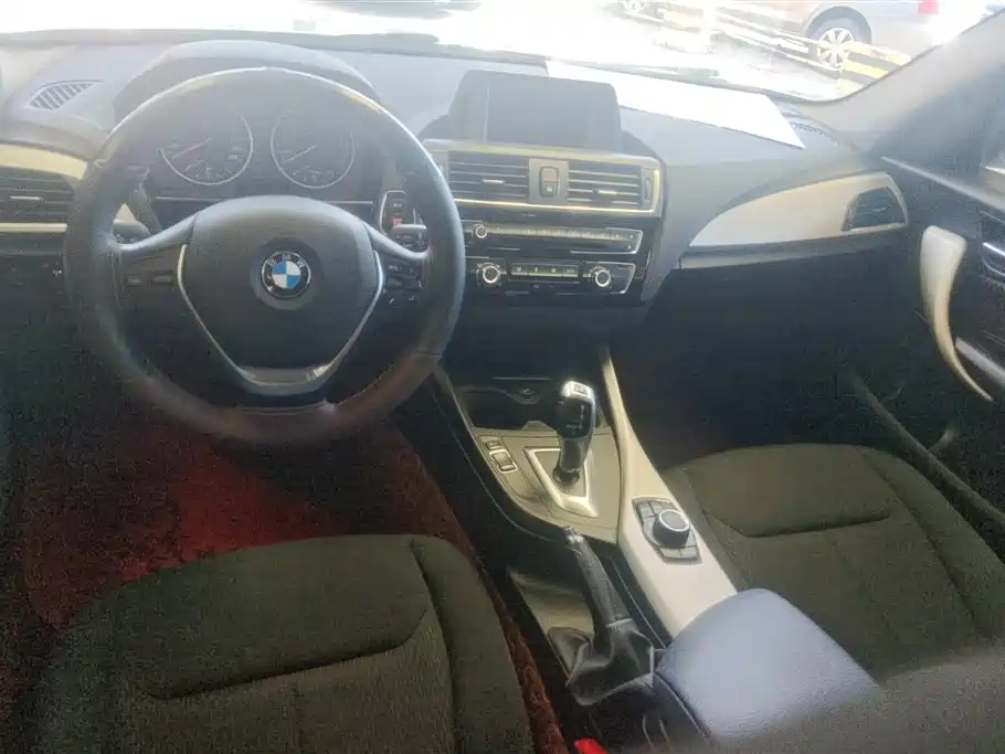 BMW 1 Series (Import) 2016 118i Leading фото 12