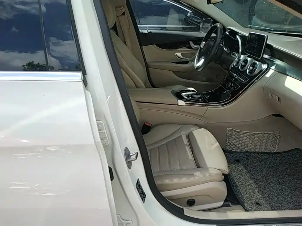 Фото 25 - Mercedes-Benz C-Class