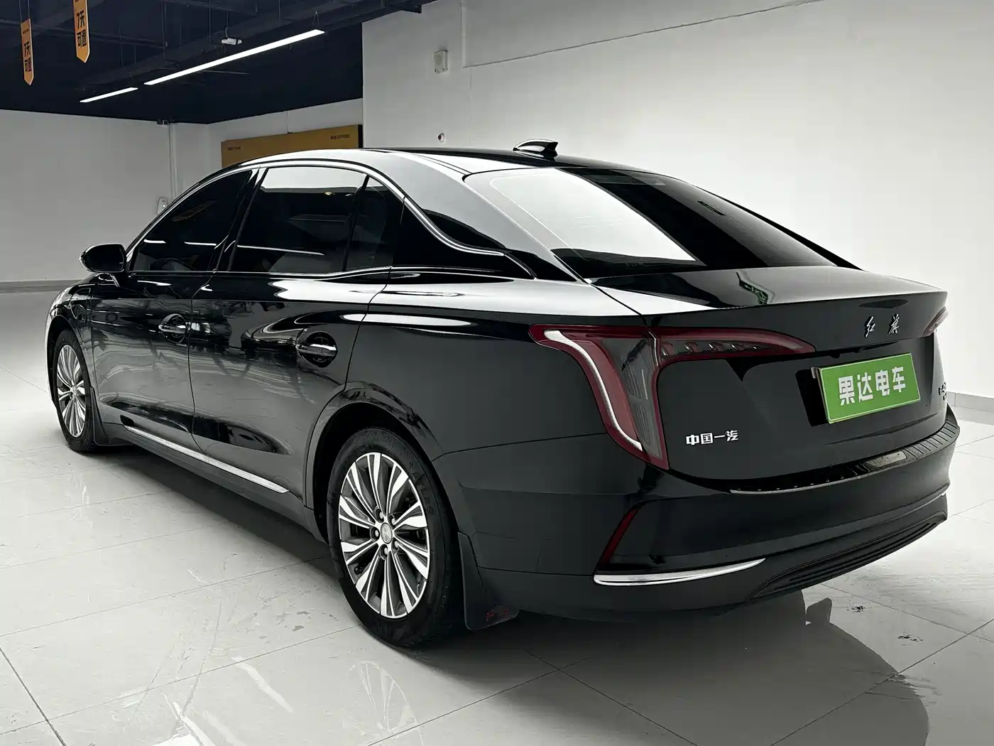 Hongqi E-QM5 2025 2024 Model 610km PLUS