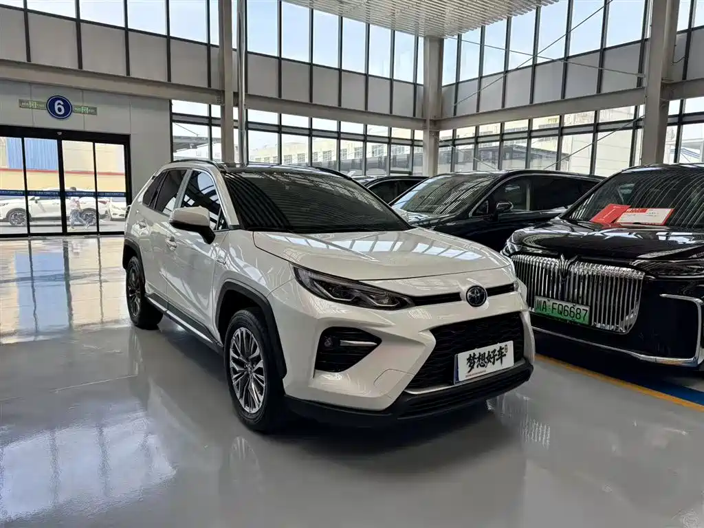 Toyota Wildlander 2023 Hybrid 2.5L E-CVT FWD Luxury PLUS Edition фото 3