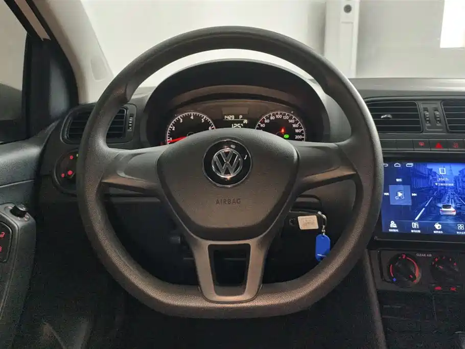 Volkswagen Polo 2018 1.5L Auto Safe Drive фото 15