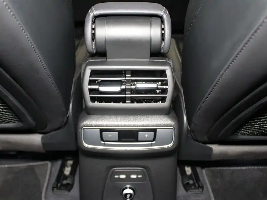 Audi Q4 e-tron 2024 40 e-tron Pioneer Edition фото 11