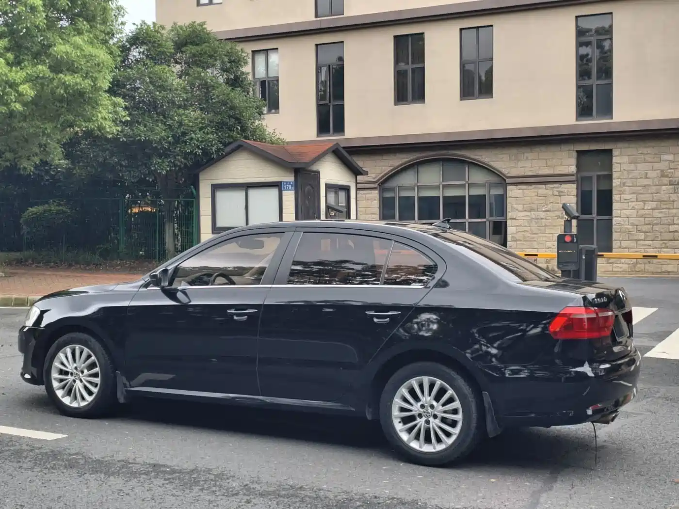Volkswagen Lavida 2013 Model 1.4TSI DSG Luxury фото 9
