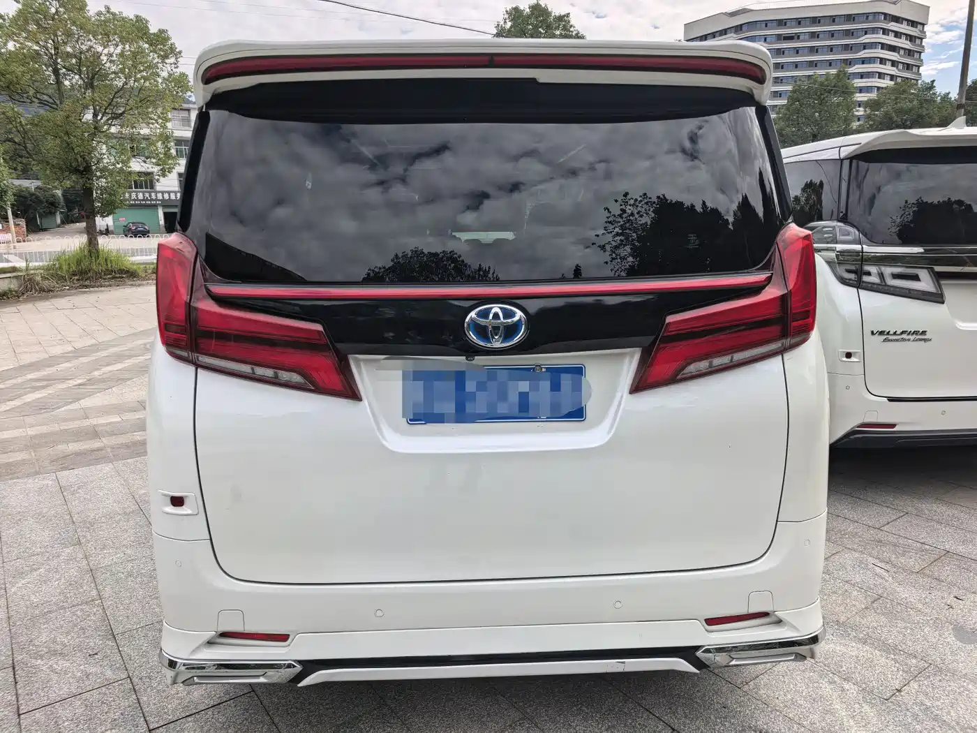 Toyota Alphard 2019 Hybrid 2.5L Premium Edition фото 12