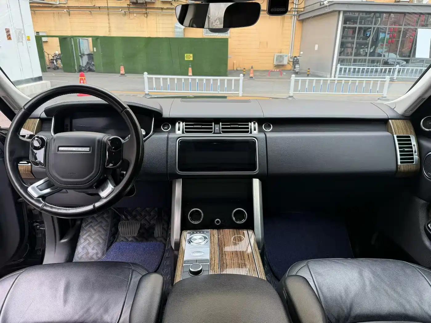 Land Rover Range Rover 2018 3.0 SC V6 Golden Age Edition фото 6