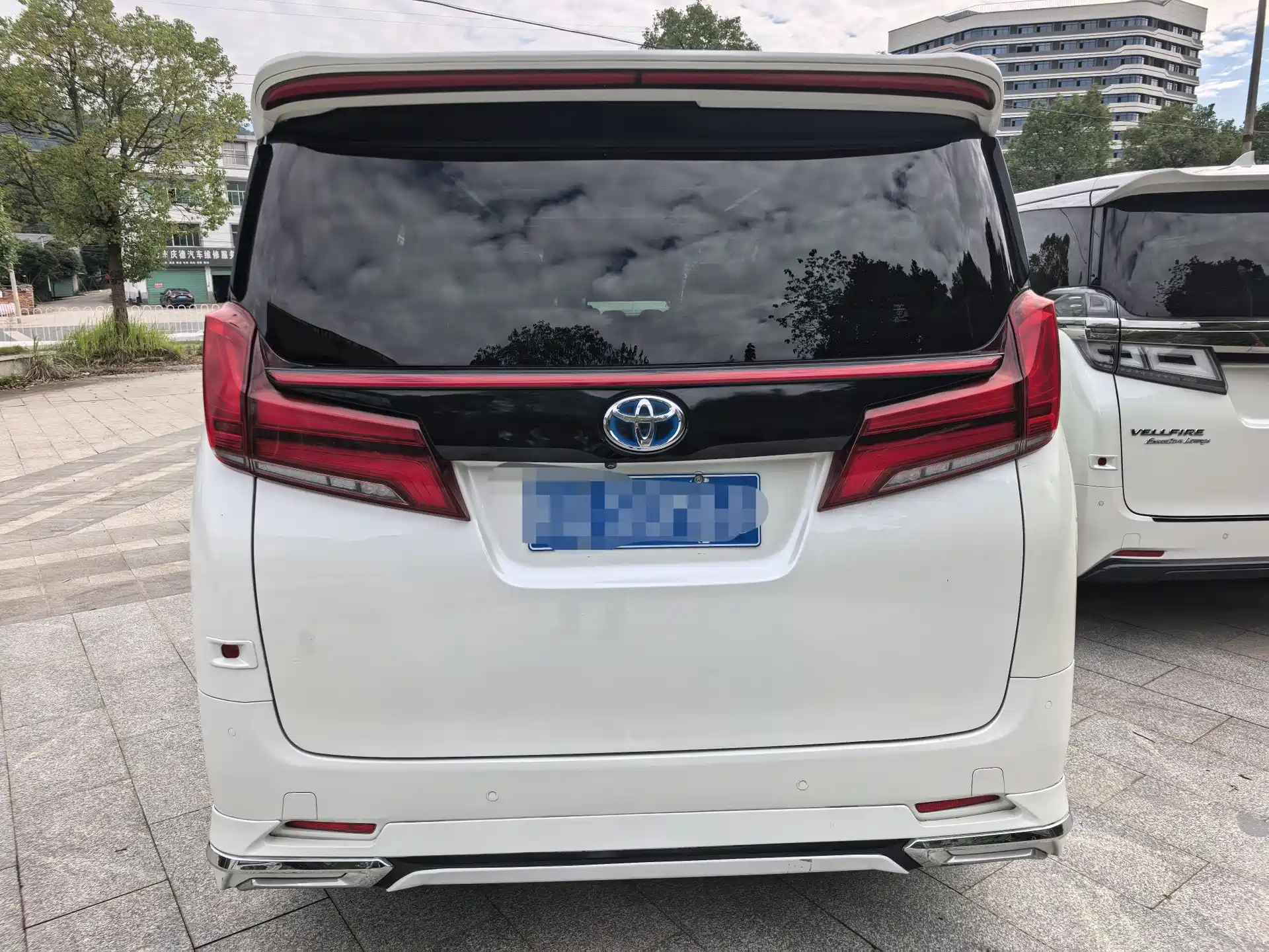 Фото 12 - Toyota Alphard