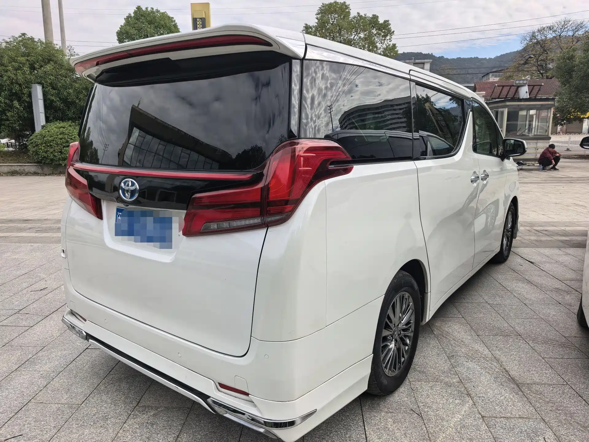 Фото 11 - Toyota Alphard