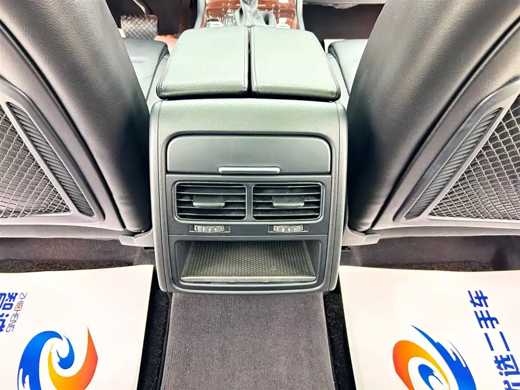 Volkswagen Touareg 2011 3.0TSI Comfort фото 14