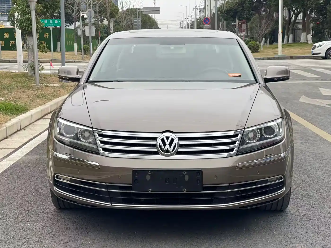 Volkswagen Phaeton 2015 Model 3.0L Smart Enjoyment Edition фото 2