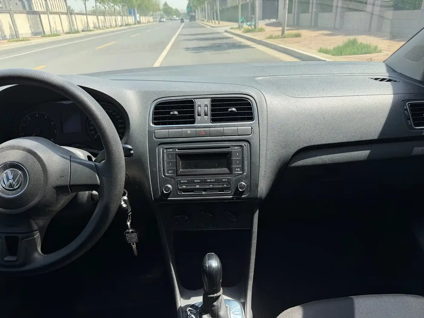 Volkswagen Polo 2013 1.4L Automatic Comfort Edition фото 9