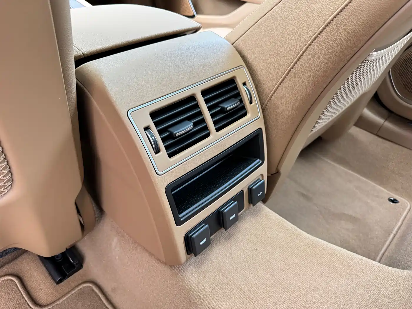 Jaguar XFL 2025 2.0T P250 FWD Luxury Edition фото 18