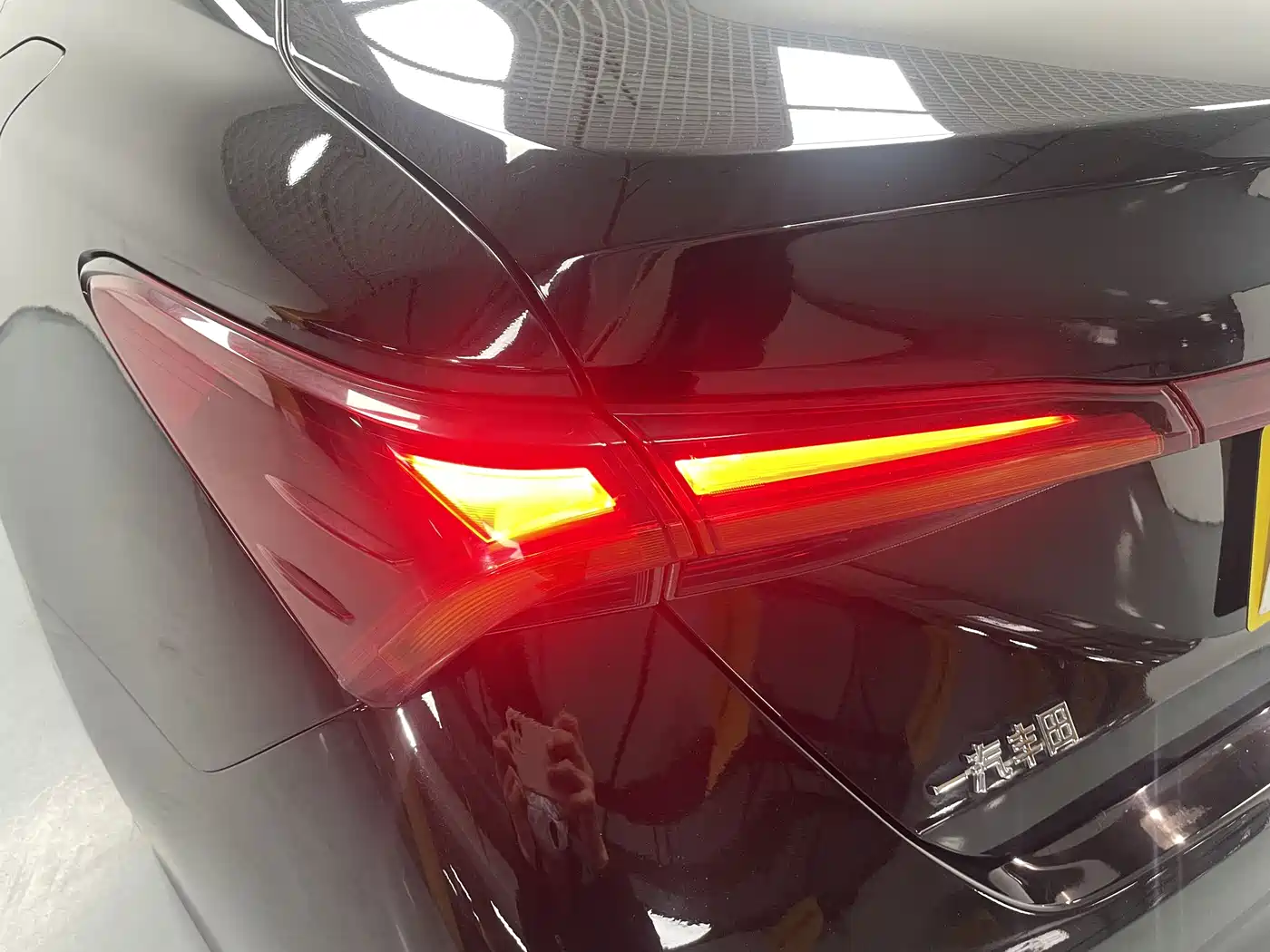 Toyota Avalon 2019 Hybrid 2.5L Limited Flagship Version China V фото 16