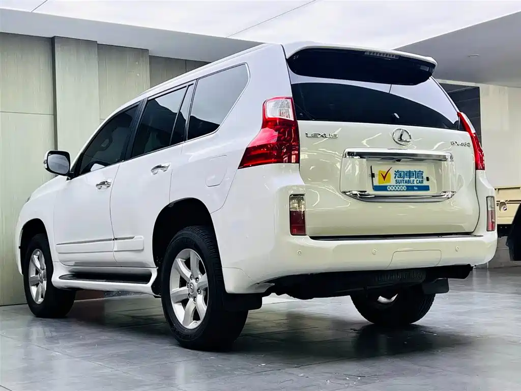 Photo 6 - Lexus GX