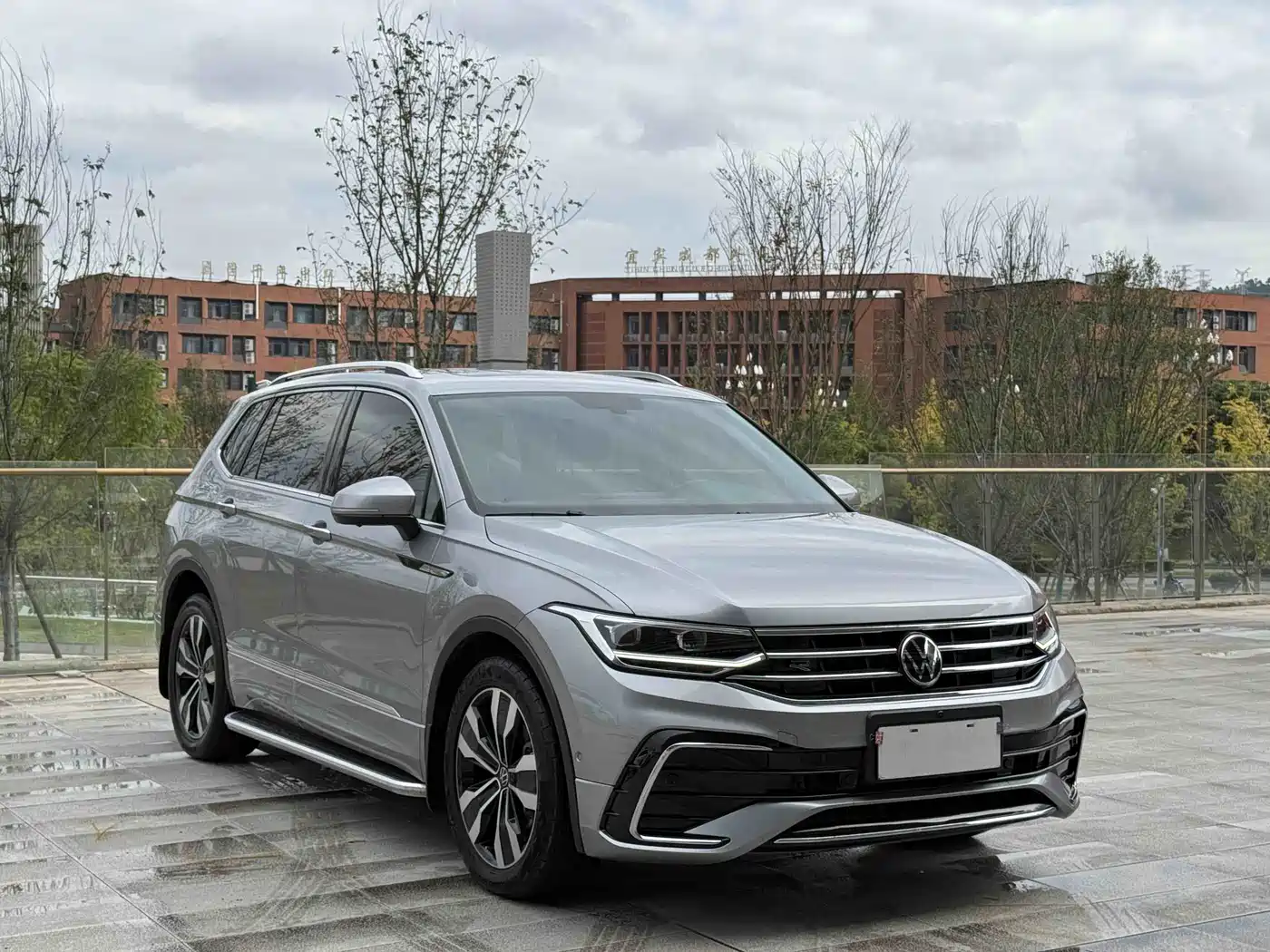 Volkswagen Tiguan L 2022 330TSI Auto 2WD R-Line Premium Edition фото 16