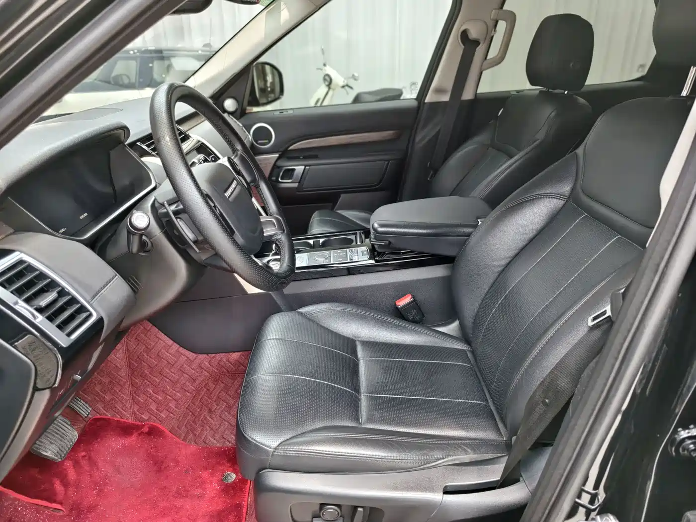 Land Rover Discovery 2019 3.0 SC V6 HSE фото 10