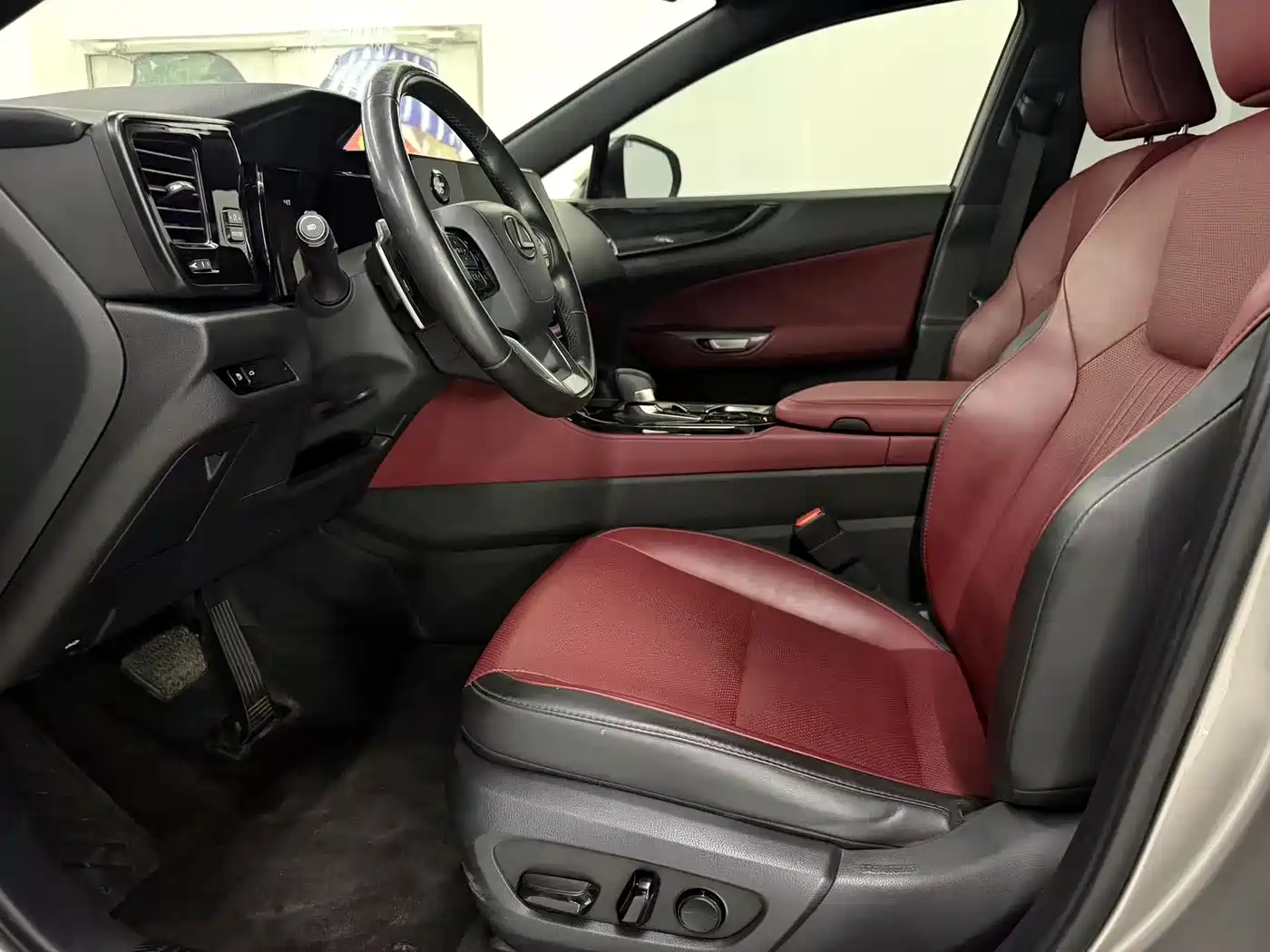 Lexus NX 2023 350h FWD Joy Creation Edition фото 4