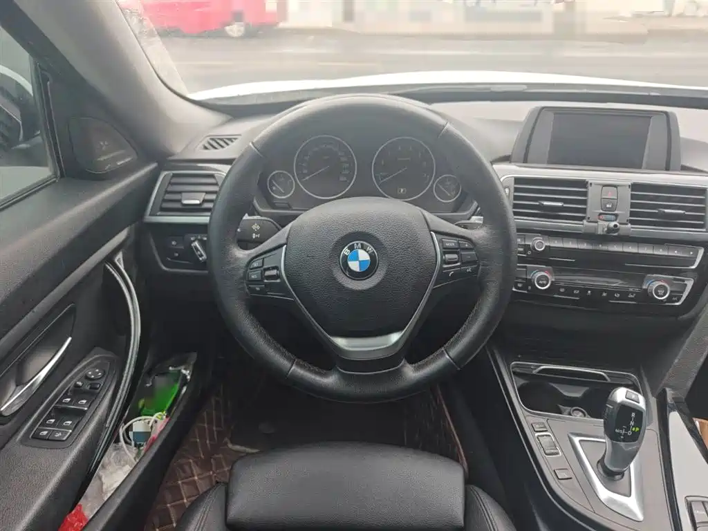 BMW 3 Series GT 2018 320i Fashion фото 6