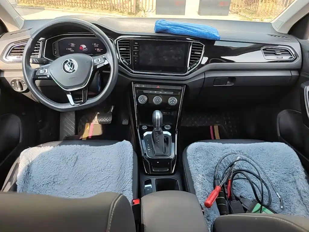 VOLKSWAGEN T-ROC EXPLORING SONGS