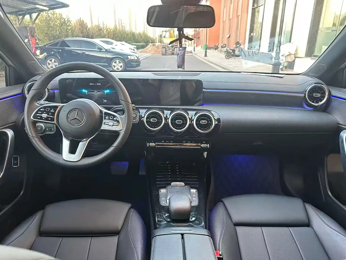 Mercedes-Benz A-Class 2021 A 180 L Sports Sedan фото 4