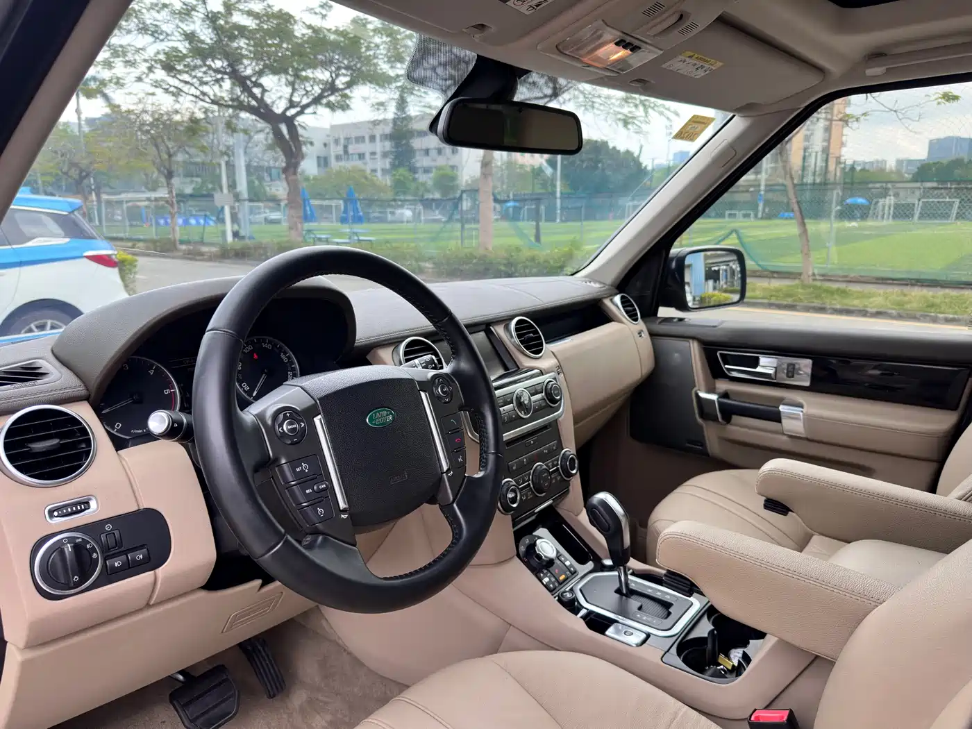 Land Rover Discovery 2012 3.0 SDV6 HSE Diesel фото 7