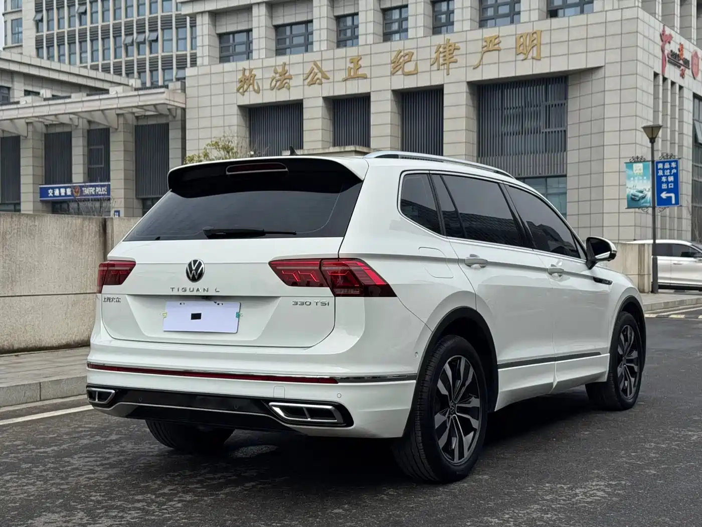 VOLKSWAGEN TIGUAN L