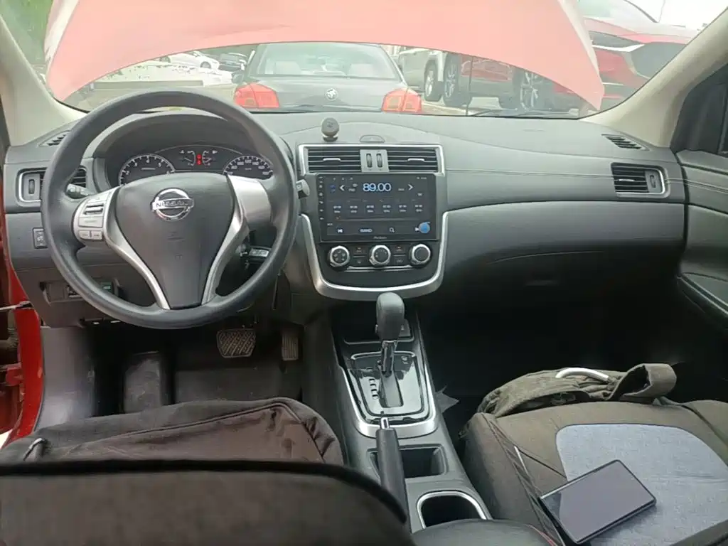 صورة 10 - Nissan Tiida