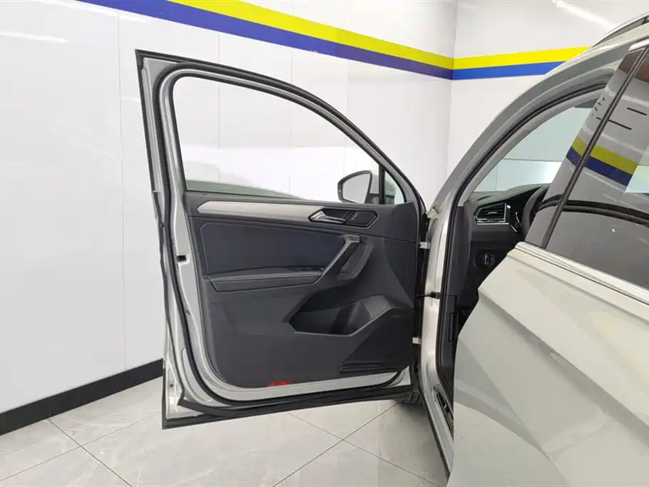 Volkswagen Tiguan L 2017 330TSI Automatic 2WD Luxury Edition фото 7